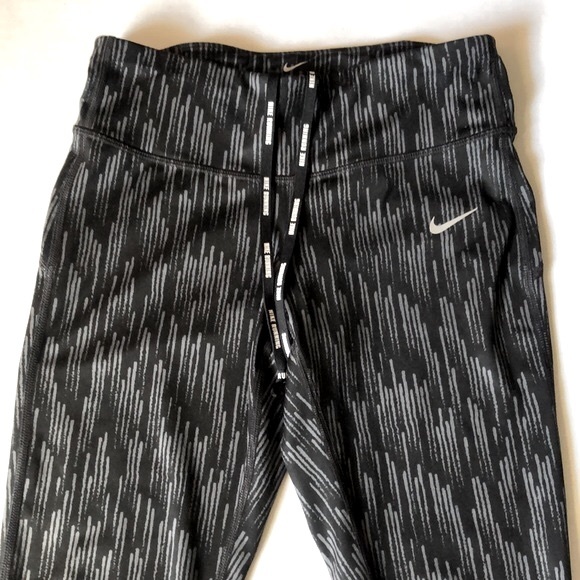 NIKE Dri-Fit Running, One zippered Pocket Leggings/Preowned - Picture 3 of 17